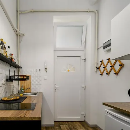 Stylish Studio In Apartment *