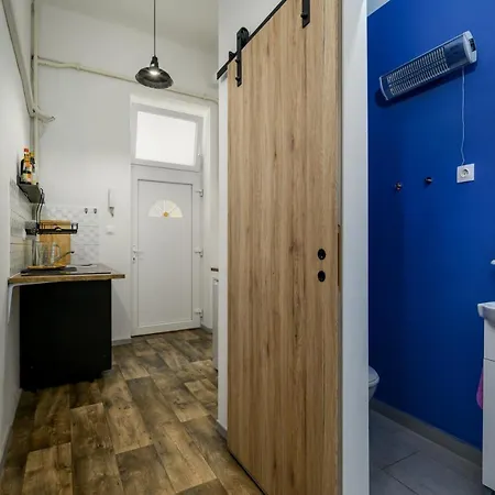 Stylish Studio In Apartment *