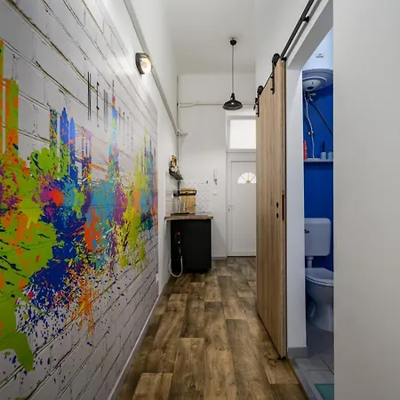 Stylish Studio In Apartment *